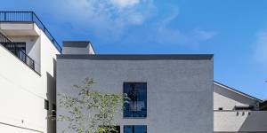 Примеры проектов частных домов, отделанных фасадными панелями Nichiha