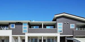 Примеры проектов частных домов, отделанных фасадными панелями Nichiha